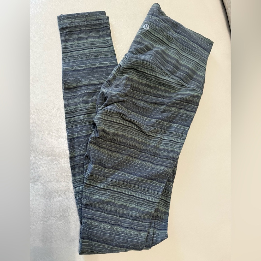 Lululemon high waisted Striped Leggings Sz 8
